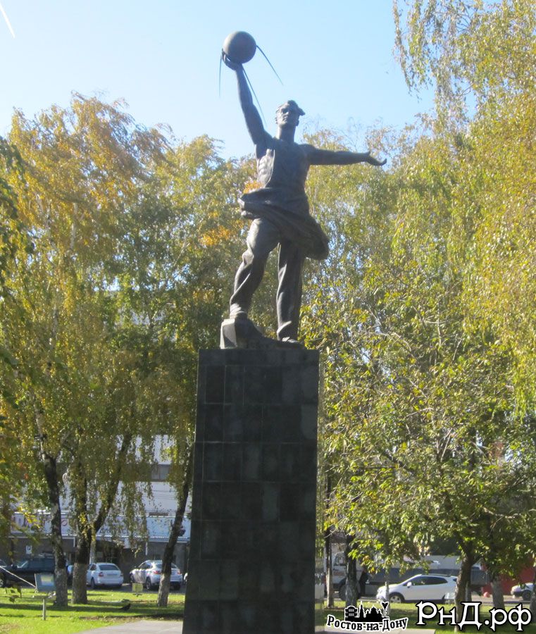 Памятник на площади энергетиков