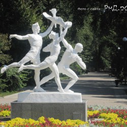 Скульптура "Спортсмены"