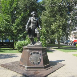 Памятник Таможеннику